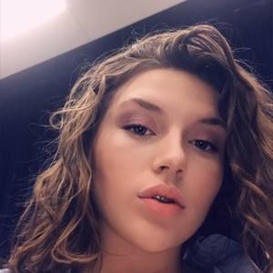 Meet your Posher, Eva